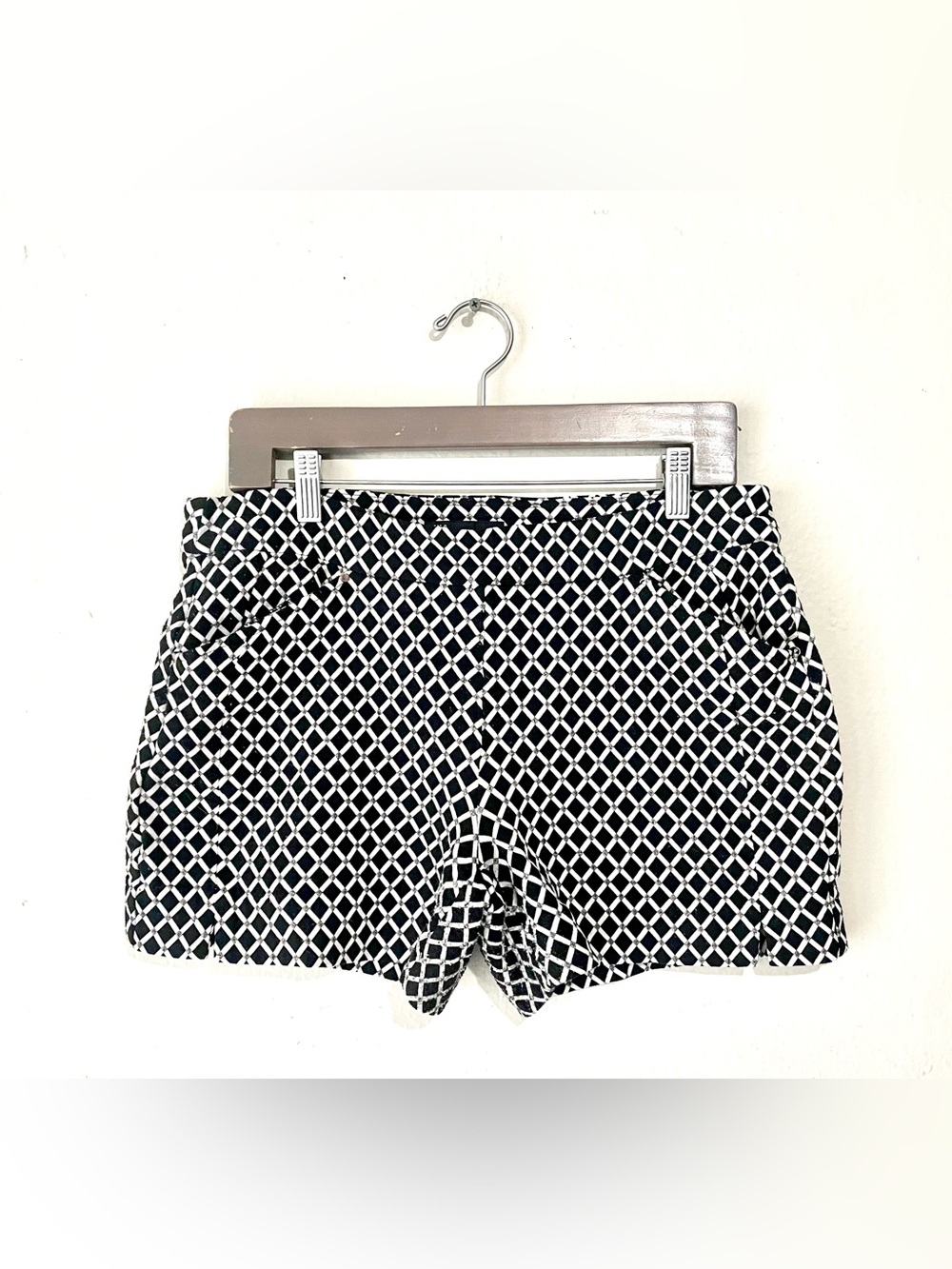 INC International Concepts Black and White Print Shorts Size 10